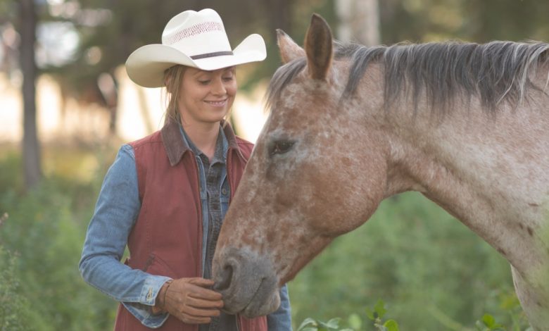 Amber Marshall as Amy Fleming on Hearland episode 1401 meeting Casper, the foal of Ghost