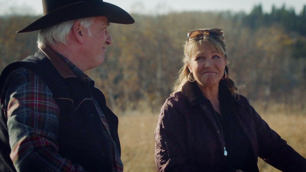 Lisa making a deal with a cattle buyer on Heartland episode 1611