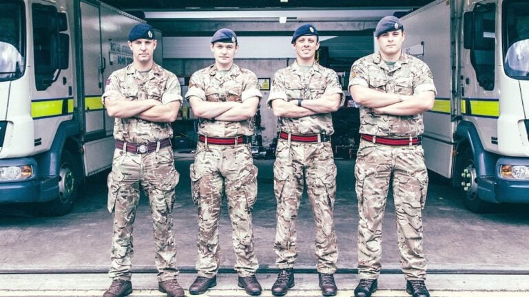 7 Heart-Stopping TV Shows About Bomb Disposal | tvshowpilot.com